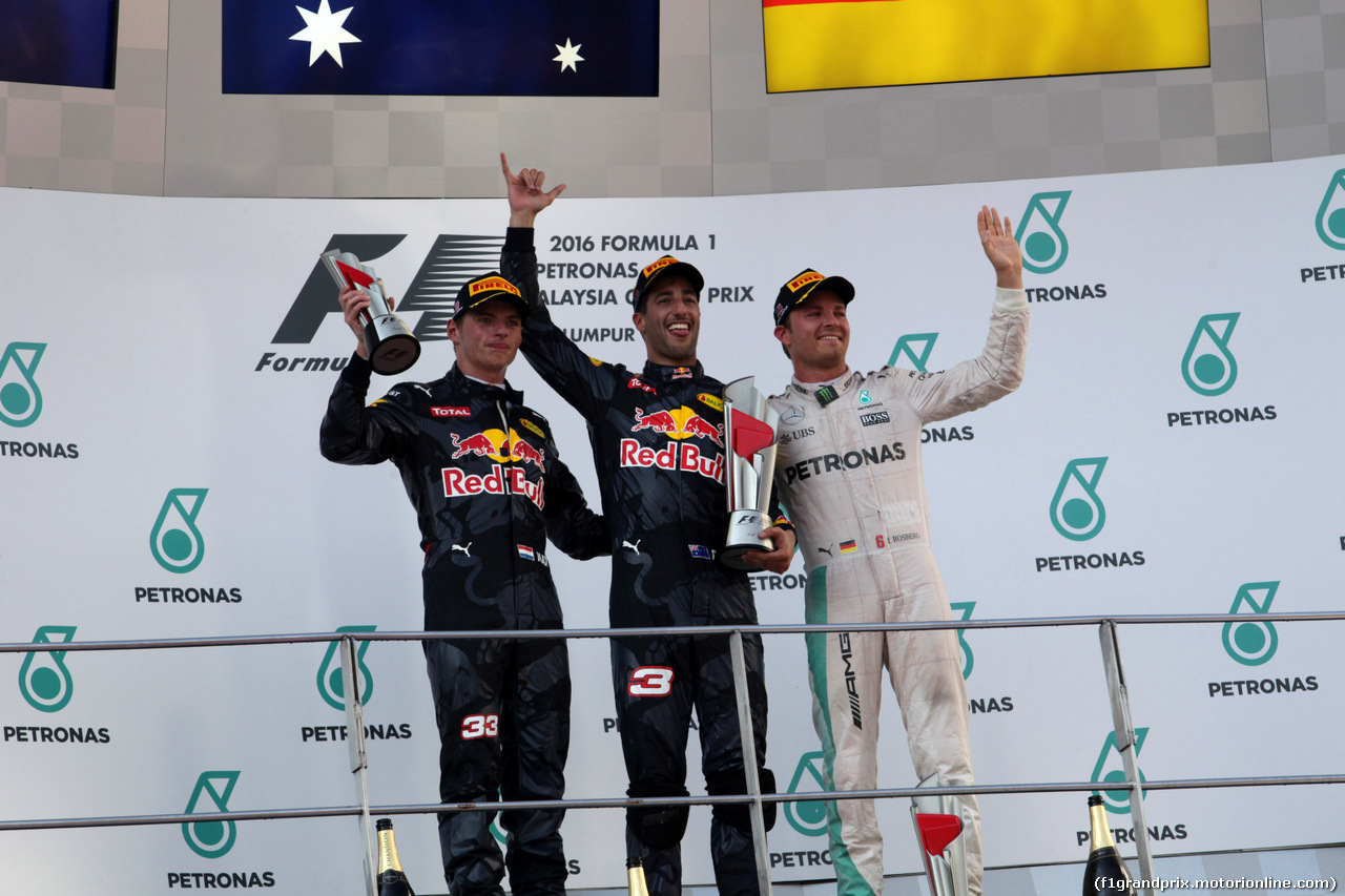 GP MALESIA, 02.10.2016 - Gara, secondo Max Verstappen (NED) Red Bull Racing RB12, Daniel Ricciardo (AUS) Red Bull Racing RB12 vincitore e terzo Nico Rosberg (GER) Mercedes AMG F1 W07 Hybrid