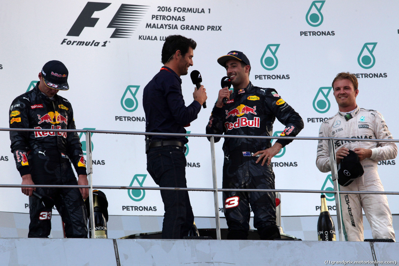 GP MALESIA, 02.10.2016 - Gara, Mark Webber (AUS) e Daniel Ricciardo (AUS) Red Bull Racing RB12 vincitore