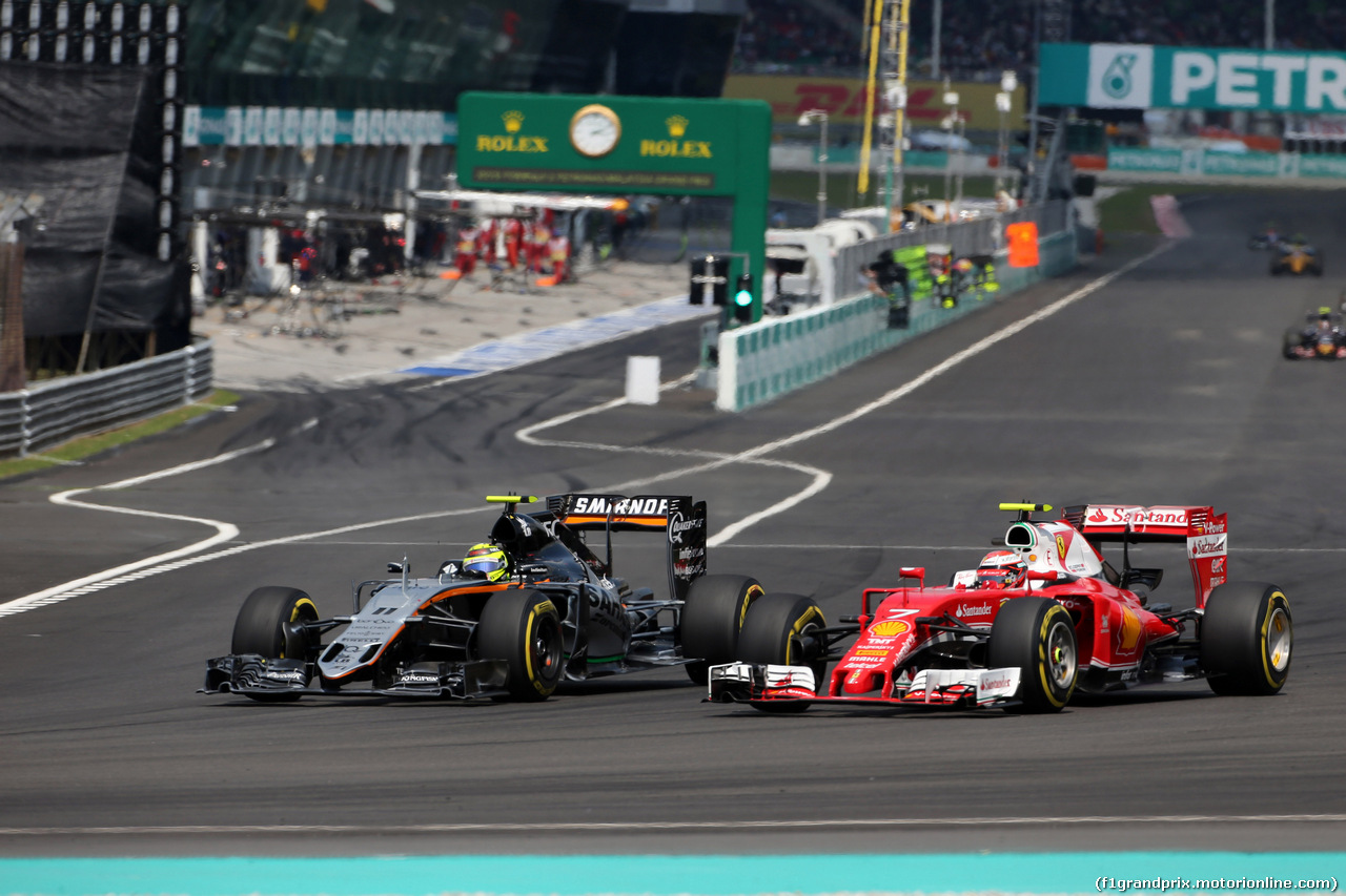 GP MALESIA, 02.10.2016 - Gara, Sergio Perez (MEX) Sahara Force India F1 VJM09 e Kimi Raikkonen (FIN) Ferrari SF16-H