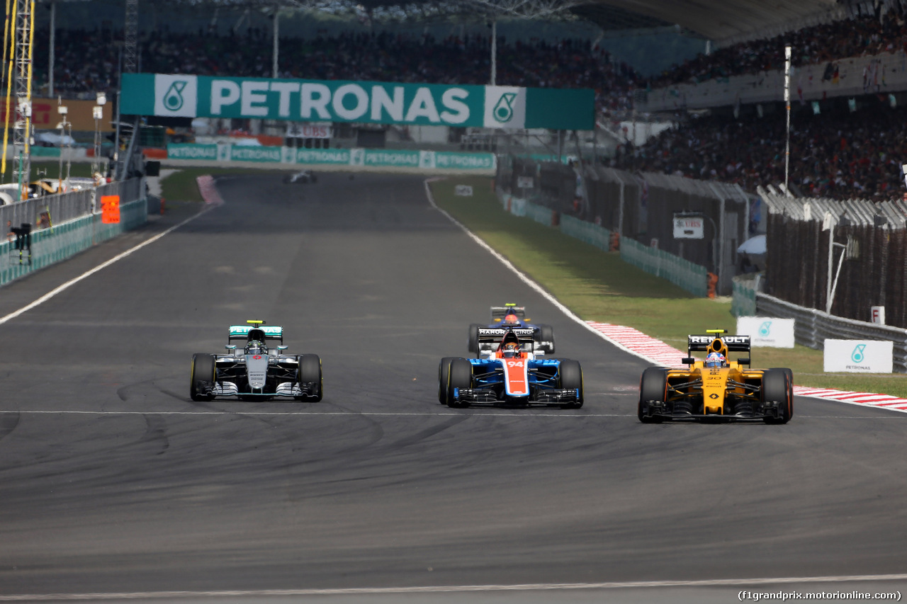 GP MALESIA, 02.10.2016 - Gara, Nico Rosberg (GER) Mercedes AMG F1 W07 Hybrid, Pascal Wehrlein (GER) Manor Racing MRT05 e Jolyon Palmer (GBR) Renault Sport F1 Team RS16