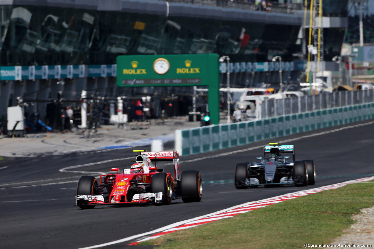 GP MALESIA, 02.10.2016 - Gara, Kimi Raikkonen (FIN) Ferrari SF16-H e Nico Rosberg (GER) Mercedes AMG F1 W07 Hybrid