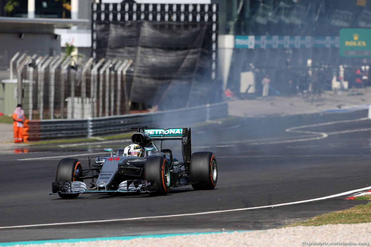 GP MALESIA, 02.10.2016 - Gara, Lewis Hamilton (GBR) Mercedes AMG F1 W07 Hybrid retires from the race