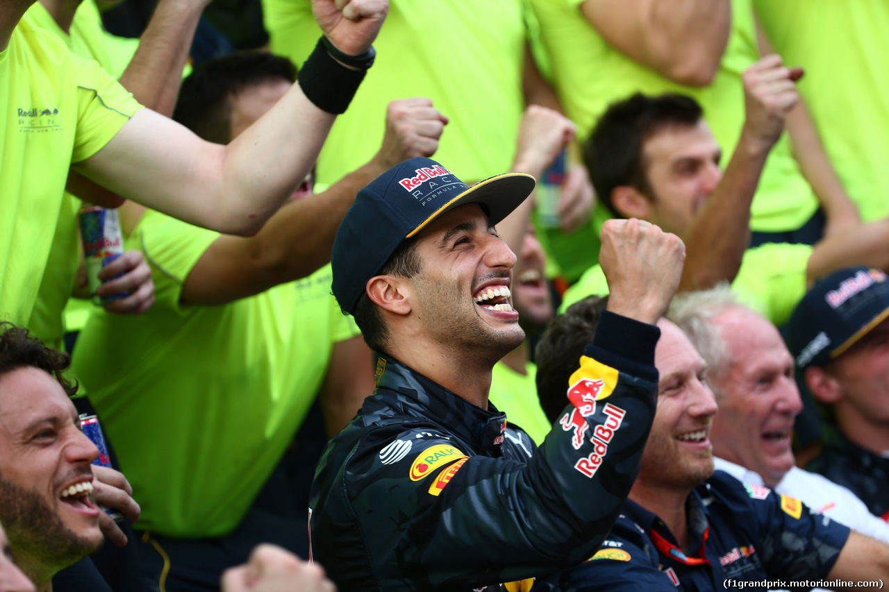 GP MALESIA, 02.10.2016 - Gara, Festeggiamenti, Daniel Ricciardo (AUS) Red Bull Racing RB12 vincitore e secondo Max Verstappen (NED) Red Bull Racing RB12