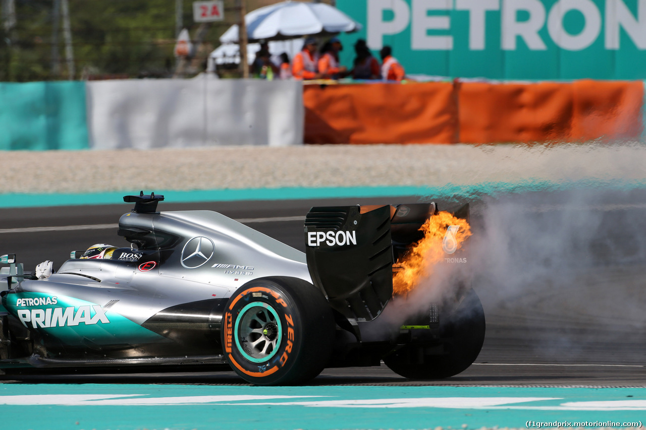 GP MALESIA, 02.10.2016 - Gara, Lewis Hamilton (GBR) Mercedes AMG F1 W07 Hybrid retires from the race