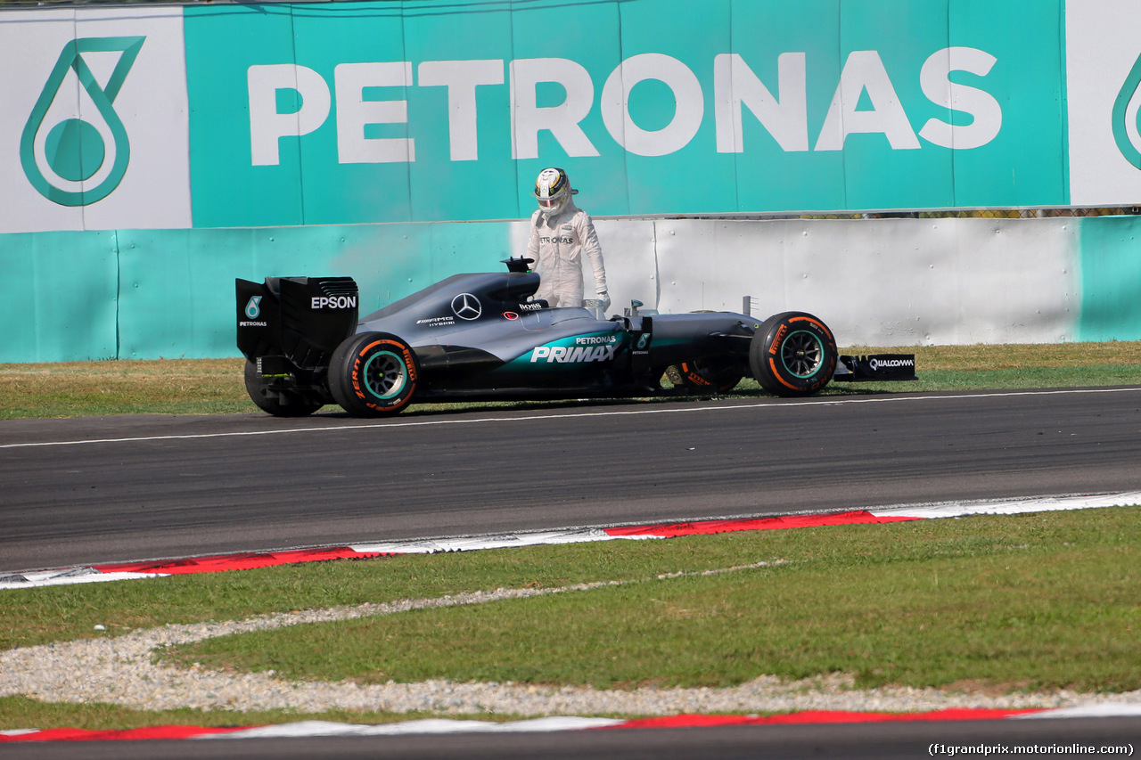 GP MALESIA, 02.10.2016 - Gara, Lewis Hamilton (GBR) Mercedes AMG F1 W07 Hybrid retires from the race