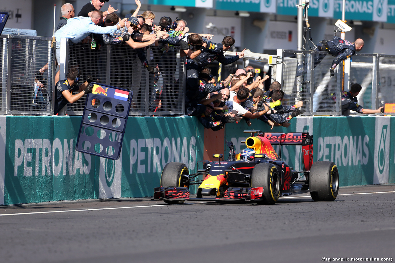 GP MALESIA, 02.10.2016 - Gara, Daniel Ricciardo (AUS) Red Bull Racing RB12 vincitore