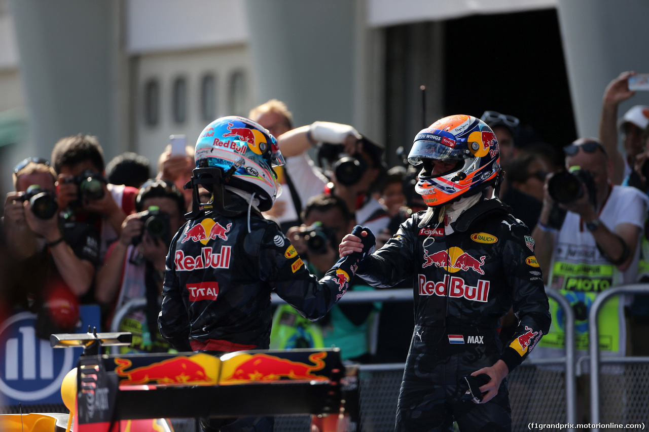 GP MALESIA, 02.10.2016 - Gara, Daniel Ricciardo (AUS) Red Bull Racing RB12 vincitore e secondo Max Verstappen (NED) Red Bull Racing RB12