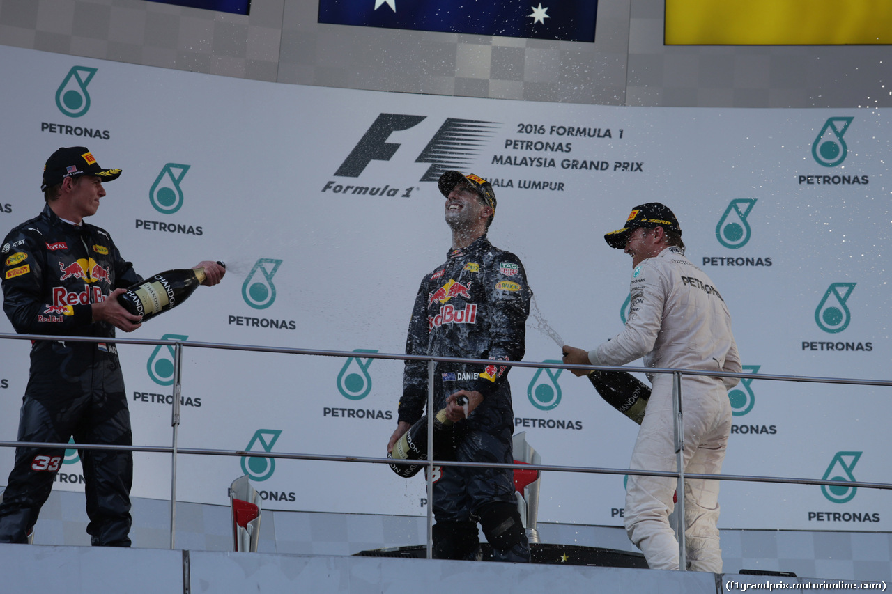 GP MALESIA, 02.10.2016 - Gara, secondo Max Verstappen (NED) Red Bull Racing RB12, Daniel Ricciardo (AUS) Red Bull Racing RB12 vincitore e terzo Nico Rosberg (GER) Mercedes AMG F1 W07 Hybrid