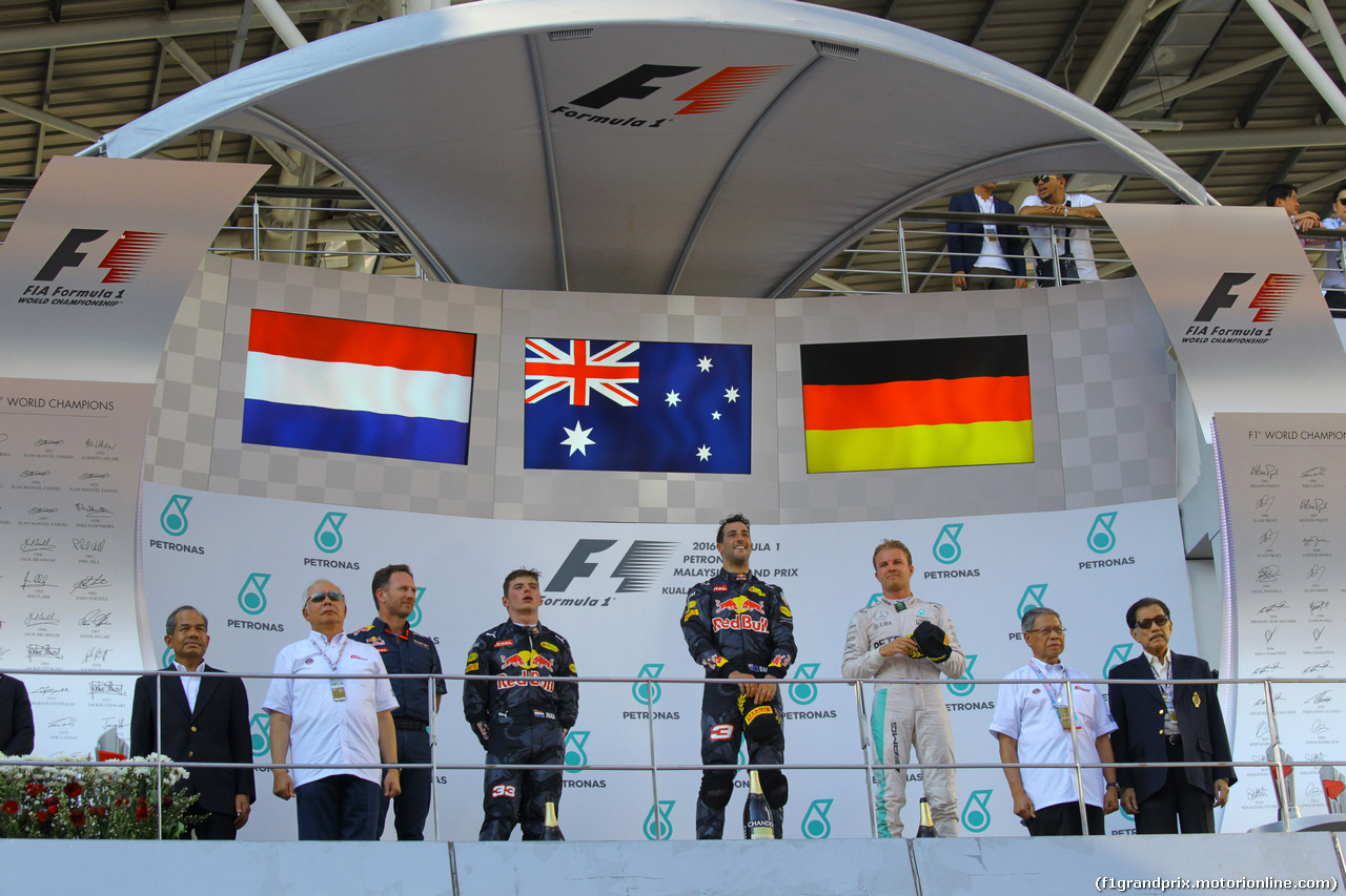 GP MALESIA, 02.10.2016 - Gara, secondo Max Verstappen (NED) Red Bull Racing RB12, Daniel Ricciardo (AUS) Red Bull Racing RB12 vincitore e terzo Nico Rosberg (GER) Mercedes AMG F1 W07 Hybrid