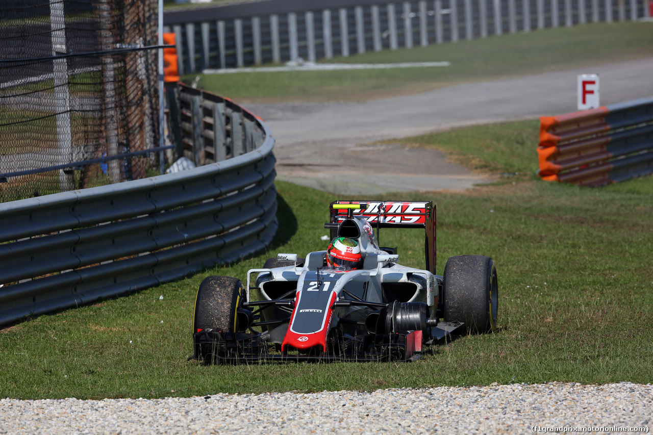 GP MALESIA, 02.10.2016 - Gara, Esteban Gutierrez (MEX) Haas F1 Team VF-16 retires from the race