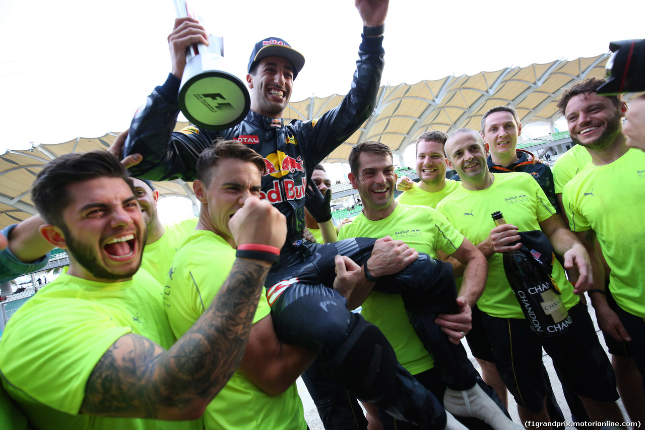 GP MALESIA, 02.10.2016 - Gara, Festeggiamenti, Daniel Ricciardo (AUS) Red Bull Racing RB12 vincitore