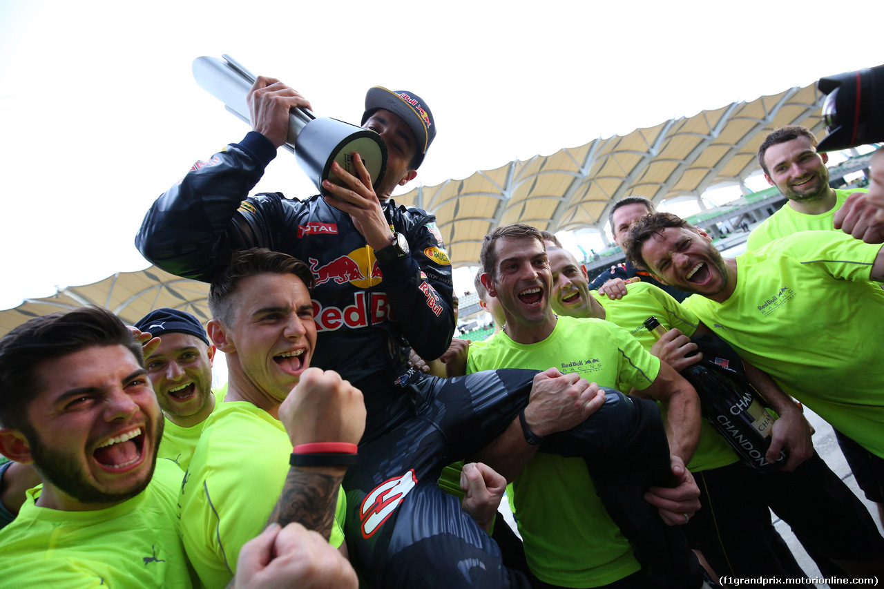 GP MALESIA, 02.10.2016 - Gara, Festeggiamenti, Daniel Ricciardo (AUS) Red Bull Racing RB12 vincitore