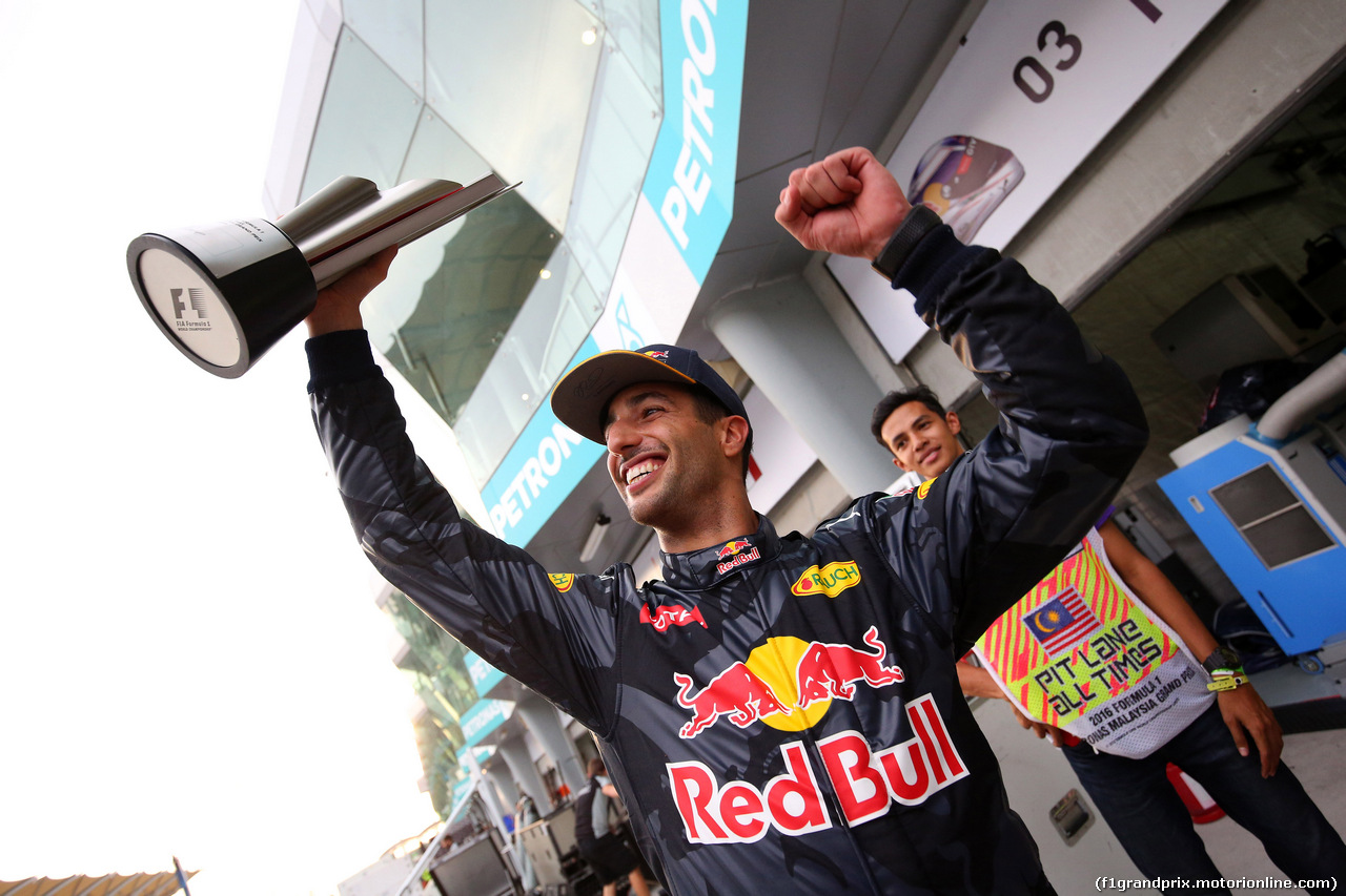 GP MALESIA, 02.10.2016 - Gara, Festeggiamenti, Daniel Ricciardo (AUS) Red Bull Racing RB12 vincitore