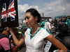 GP MALESIA, 02.10.2016 - Gara, griglia Ragazza e Lewis Hamilton (GBR) Mercedes AMG F1 W07 Hybrid