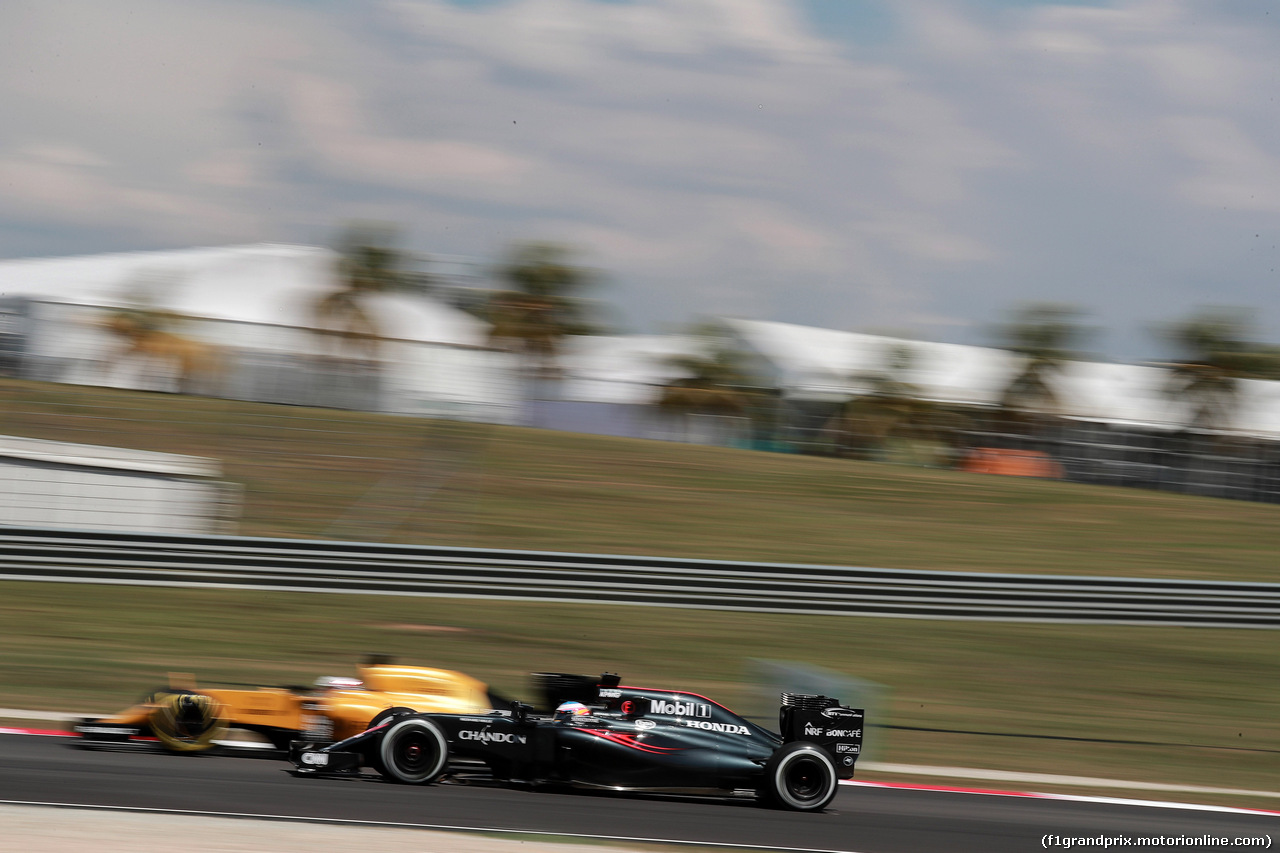 GP MALESIA, 30.09.2016 - Prove Libere 2, Kevin Magnussen (DEN) Renault Sport F1 Team RS16 e Jenson Button (GBR)  McLaren Honda MP4-31