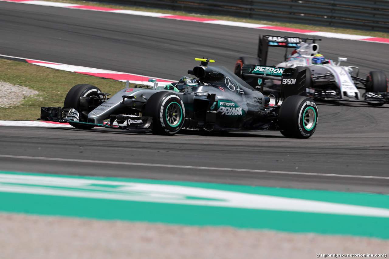 GP MALESIA, 30.09.2016 - Prove Libere 2, Nico Rosberg (GER) Mercedes AMG F1 W07 Hybrid davanti a Felipe Massa (BRA) Williams FW38