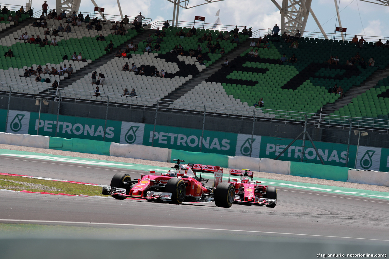 GP MALESIA, 30.09.2016 - Prove Libere 2, Sebastian Vettel (GER) Ferrari SF16-H davanti a Kimi Raikkonen (FIN) Ferrari SF16-H