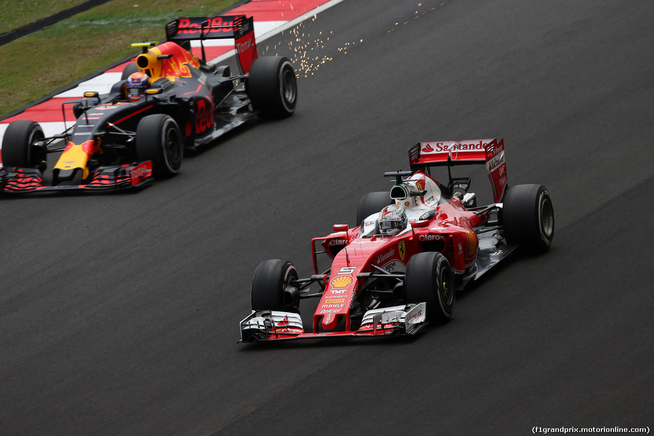 GP MALESIA, 01.10.2016 - Prove Libere 3, Max Verstappen (NED) Red Bull Racing RB12 e Sebastian Vettel (GER) Ferrari SF16-H