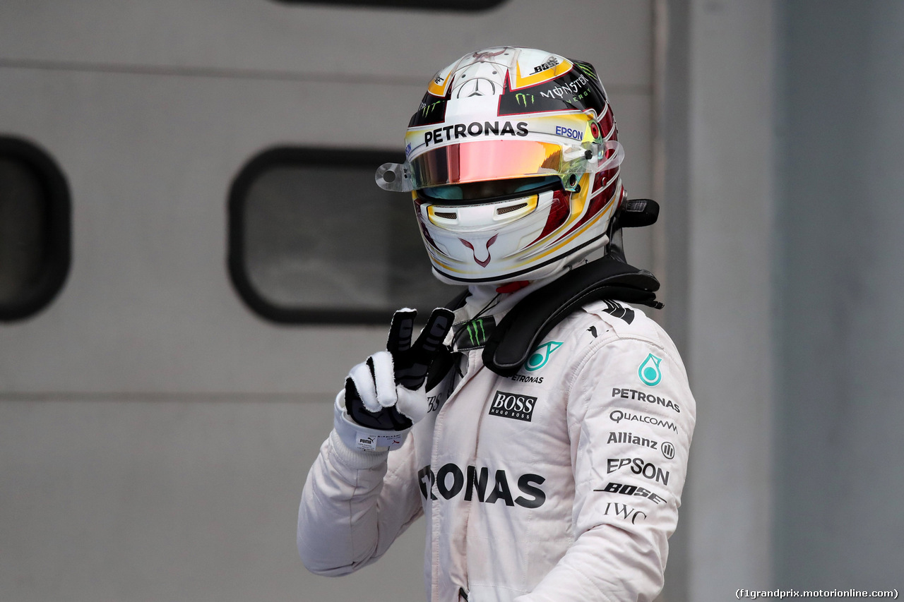GP MALESIA, 01.10.2016 - Qualifiche, Lewis Hamilton (GBR) Mercedes AMG F1 W07 Hybrid pole position