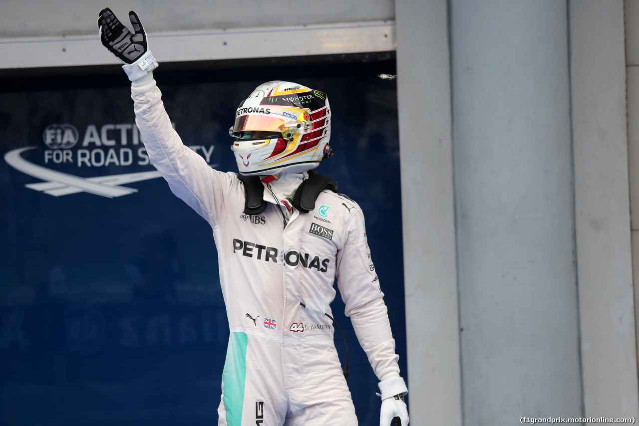 GP MALESIA, 01.10.2016 - Qualifiche, Lewis Hamilton (GBR) Mercedes AMG F1 W07 Hybrid pole position