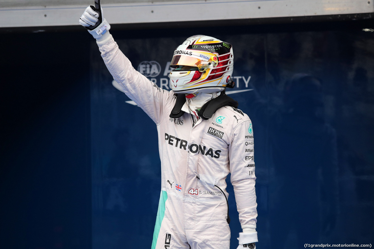 GP MALESIA, 01.10.2016 - Qualifiche, Lewis Hamilton (GBR) Mercedes AMG F1 W07 Hybrid pole position
