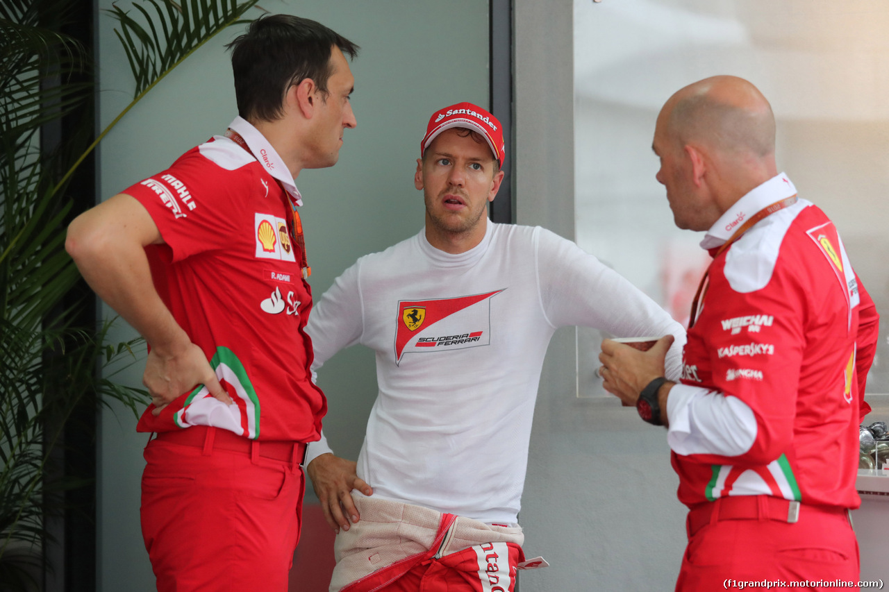 GP MALESIA, 01.10.2016 - (L-R) Sebastian Vettel (GER) Ferrari SF16-H e Jock Clear (GBR) Ferrari Engineering Director