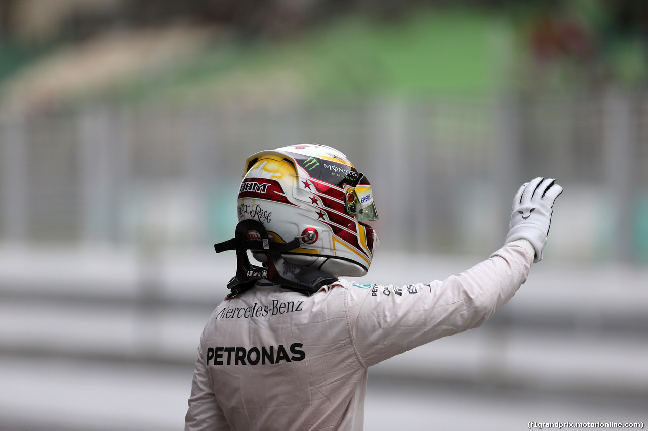 GP MALESIA, 01.10.2016 - Qualifiche, Lewis Hamilton (GBR) Mercedes AMG F1 W07 Hybrid pole position
