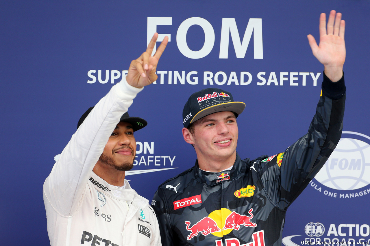 GP MALESIA, 01.10.2016 - Qualifiche, Lewis Hamilton (GBR) Mercedes AMG F1 W07 Hybrid pole position e terzo Max Verstappen (NED) Red Bull Racing RB12