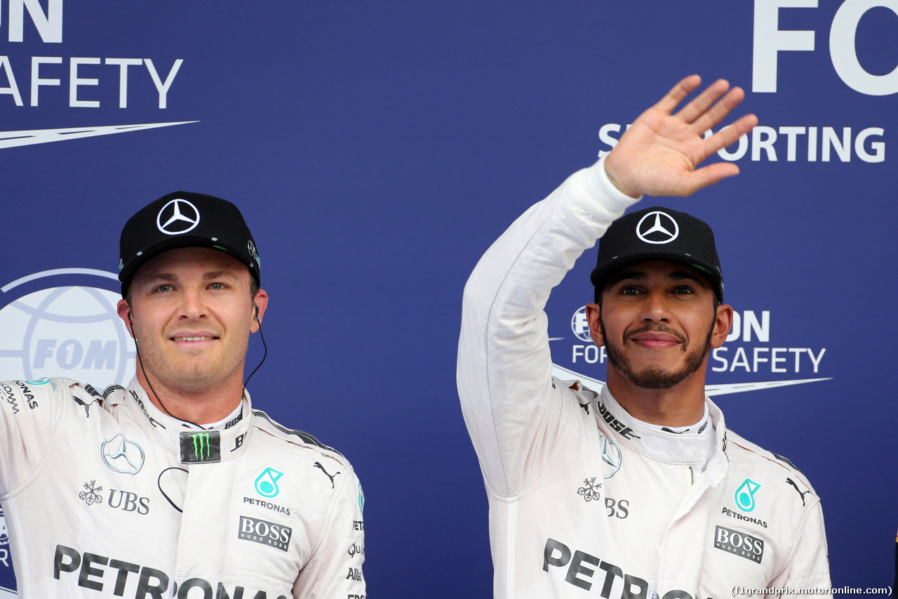 GP MALESIA, 01.10.2016 - Qualifiche, secondo Nico Rosberg (GER) Mercedes AMG F1 W07 Hybrid e Lewis Hamilton (GBR) Mercedes AMG F1 W07 Hybrid pole position