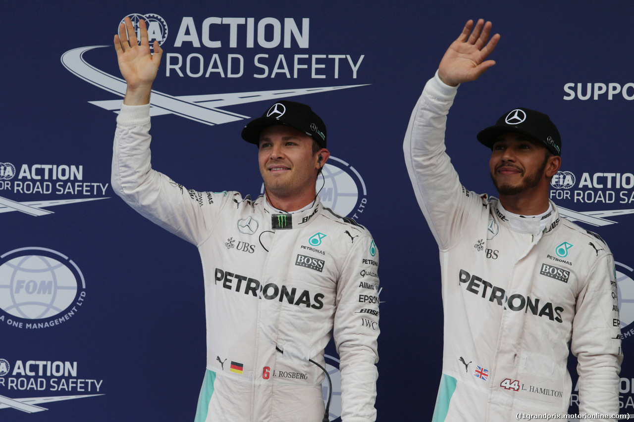 GP MALESIA, 01.10.2016 - Qualifiche, secondo Nico Rosberg (GER) Mercedes AMG F1 W07 Hybrid e Lewis Hamilton (GBR) Mercedes AMG F1 W07 Hybrid pole position