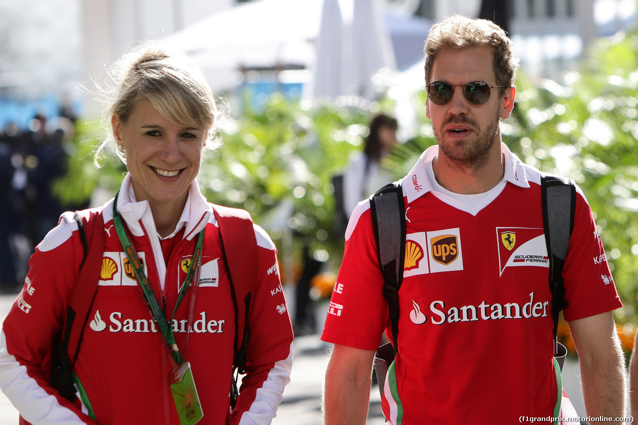 GP MESSICO, 27.10.2016 - Britta Roeske (AUT) Ferrari Press Officer. e Sebastian Vettel (GER) Ferrari SF16-H