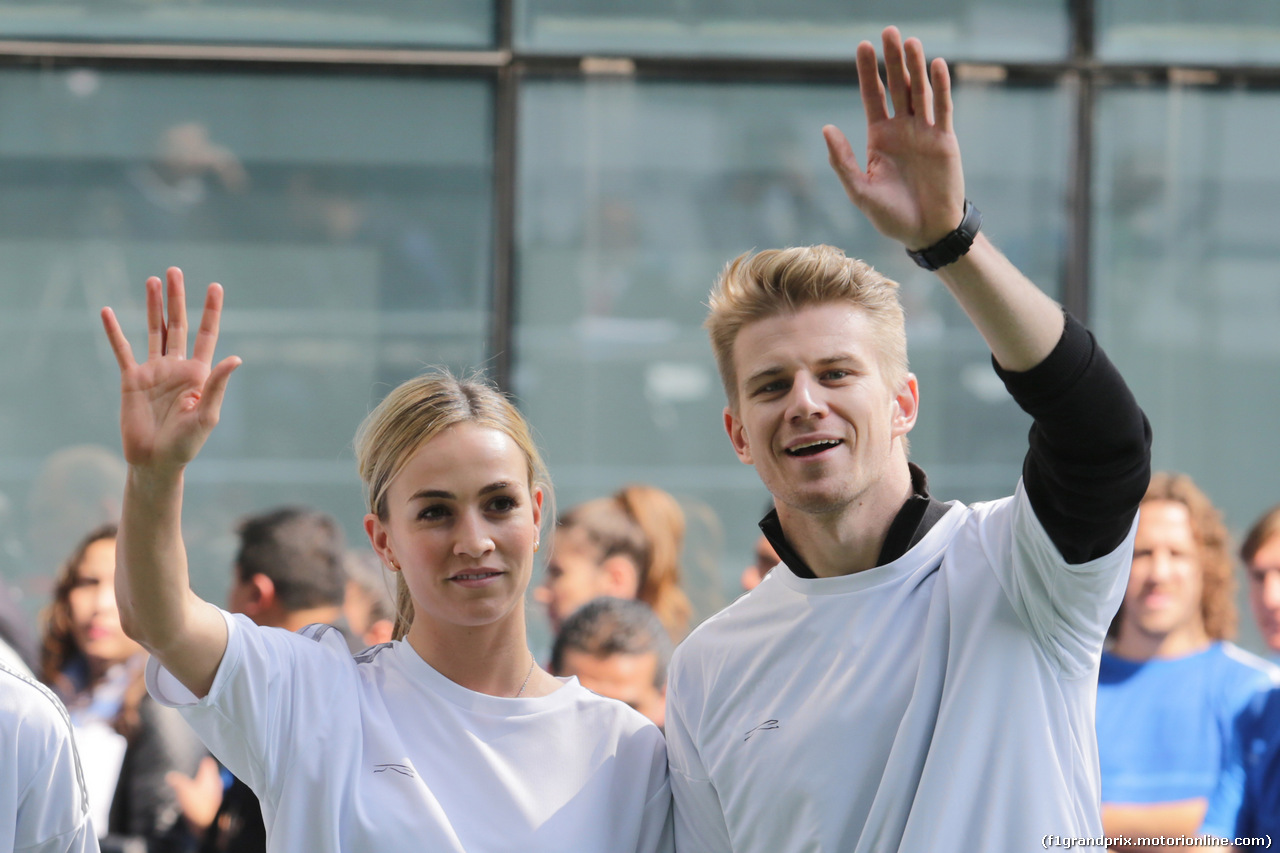 GP MESSICO, (L to R): Carmen Jorda (ESP) Renault Sport F1 Team Development Driver e Nico Hulkenberg (GER) Sahara Force India F1 at a charity football match.
Mexican Grand Prix, Wednesday 26th October 2016. Mexico City, Mexico.
26.10.2016.