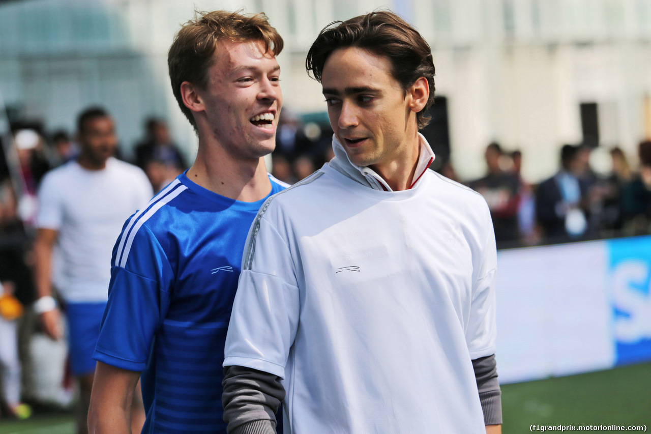 GP MESSICO, (L to R): Daniil Kvyat (RUS) Scuderia Toro Rosso with Esteban Gutierrez (MEX) Haas F1 Team at a charity football match.
26.10.2016.