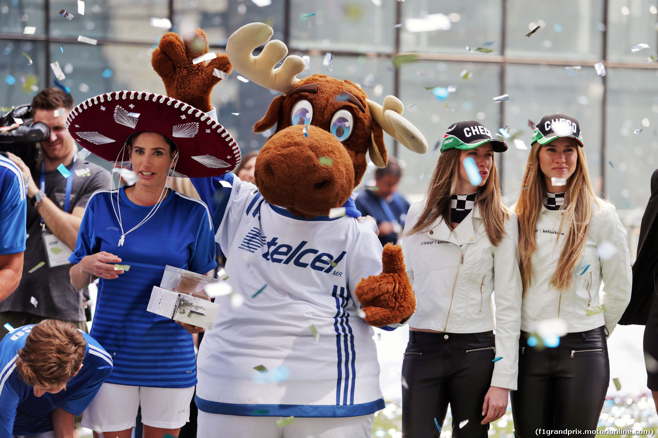GP MESSICO, A Telcel moose at a charity football match.
26.10.2016.