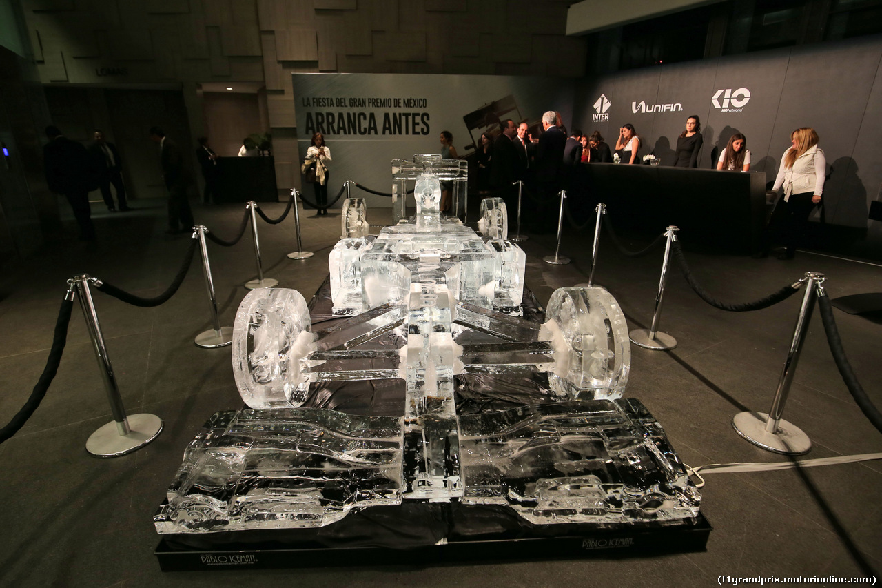 GP MESSICO, An show car made of ice on display at an Inter / Sahara Force India F1 Team event.
26.10.2016.