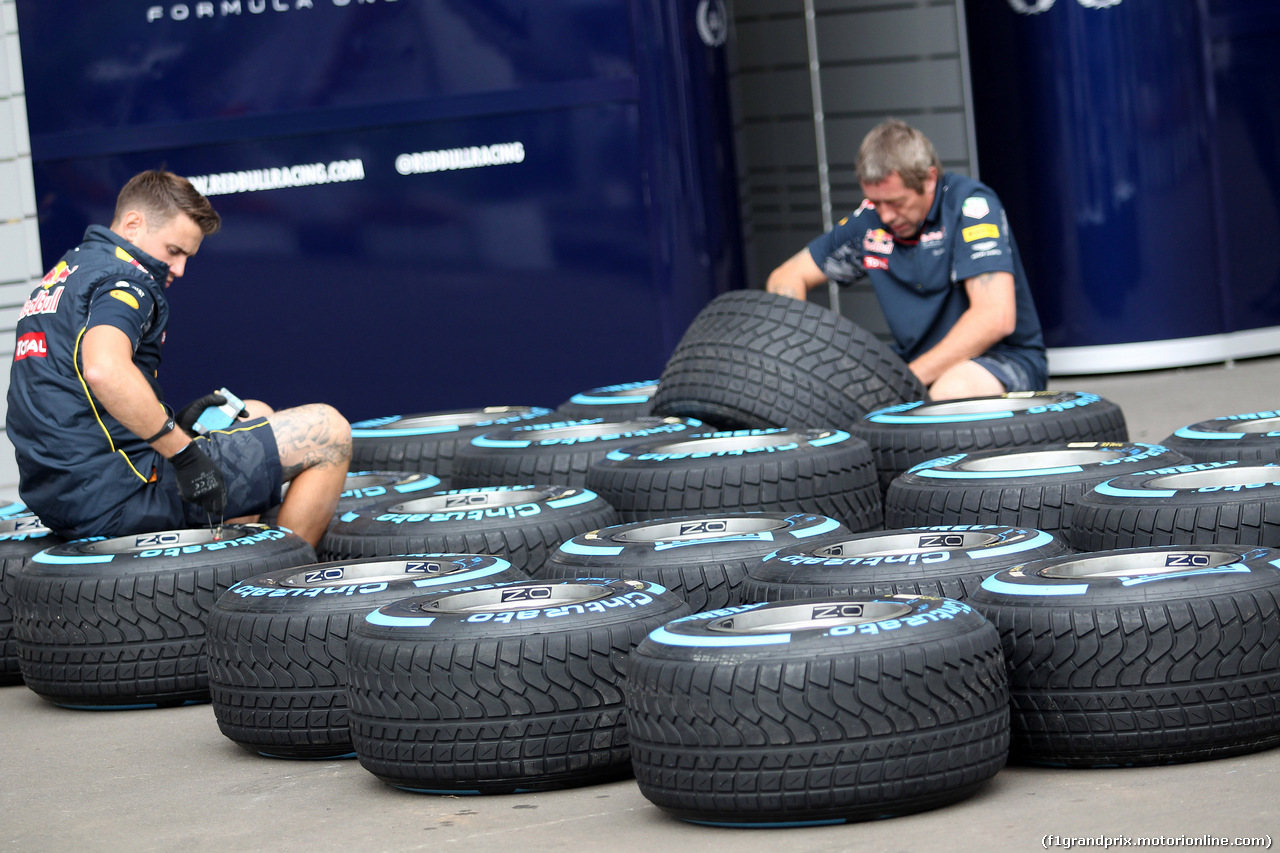 GP MESSICO, 27.10.2016 - Pirelli Tyres e OZ Wheels