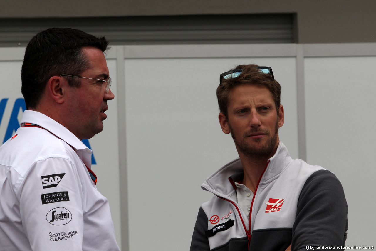 GP MESSICO, 27.10.2016 - Eric Boullier (FRA) McLaren Racing Director e Romain Grosjean (FRA) Haas F1 Team VF-16