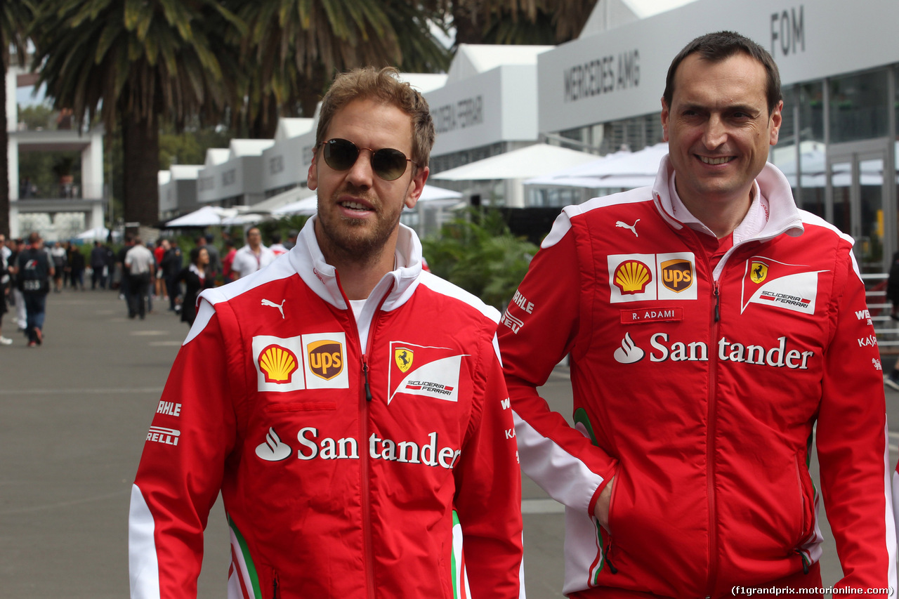 GP MESSICO, 27.10.2016 - Sebastian Vettel (GER) Ferrari SF16-H e Riccardo Adami (ITA) Ferrari Gara Engineer