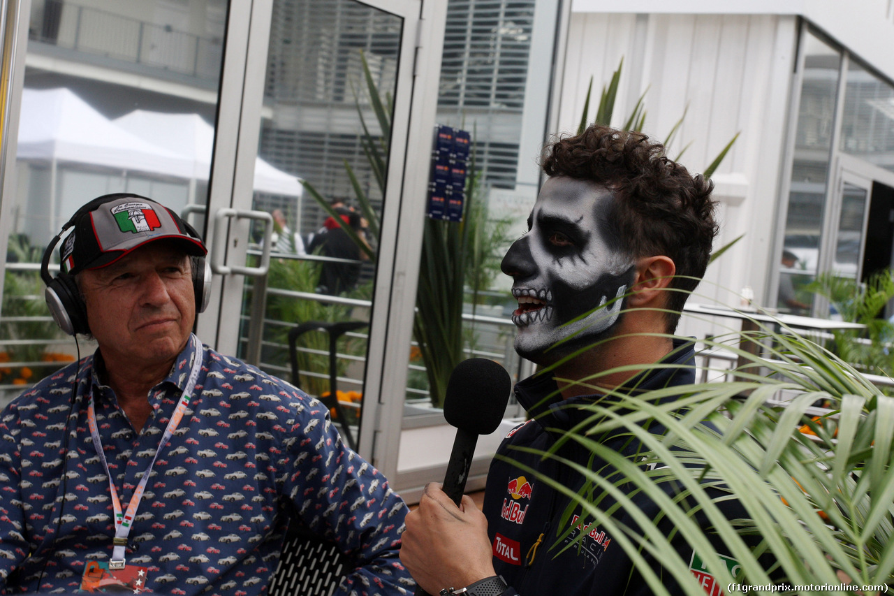 GP MESSICO, 27.10.2016 - Jo Ramirez (MEX) e Daniel Ricciardo (AUS) Red Bull Racing RB12