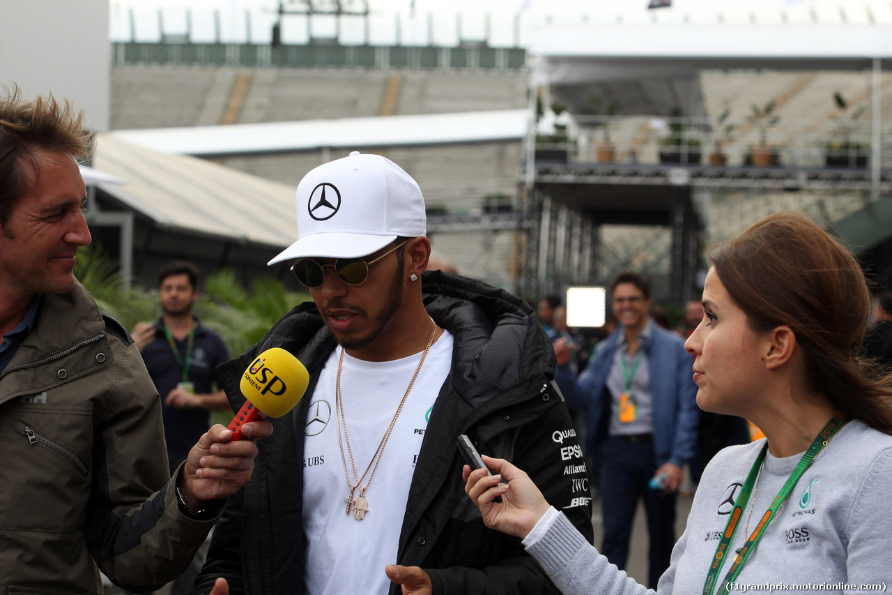GP MESSICO, 27.10.2016 - Lewis Hamilton (GBR) Mercedes AMG F1 W07 Hybrid