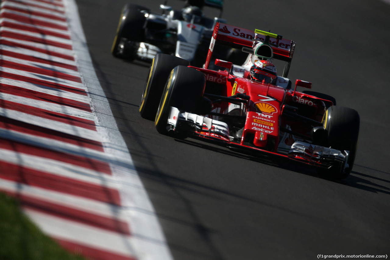 GP MESSICO, 29.10.2016 - Prove Libere 3, Kimi Raikkonen (FIN) Ferrari SF16-H e Nico Rosberg (GER) Mercedes AMG F1 W07 Hybrid