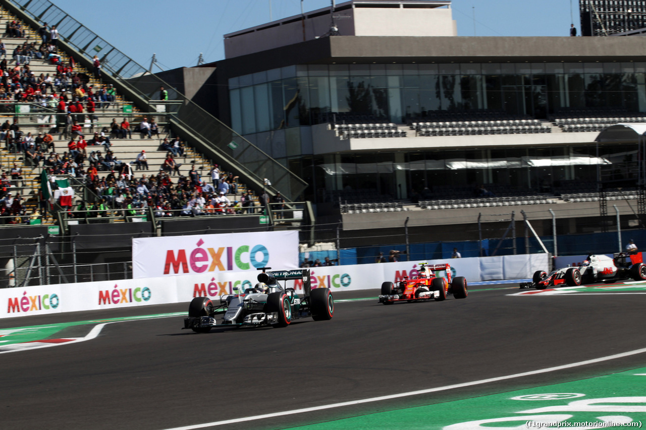GP MESSICO, 29.10.2016 - Prove Libere 3, Lewis Hamilton (GBR) Mercedes AMG F1 W07 Hybrid e Kimi Raikkonen (FIN) Ferrari SF16-H