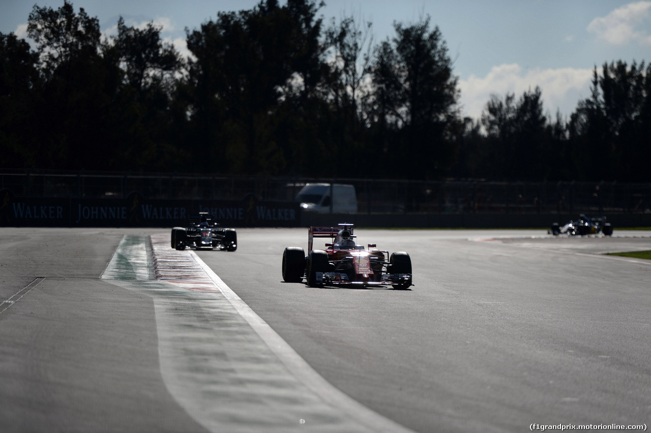 GP MESSICO, 29.10.2016 - Prove Libere 3, Sebastian Vettel (GER) Ferrari SF16-H e Fernando Alonso (ESP) McLaren Honda MP4-31