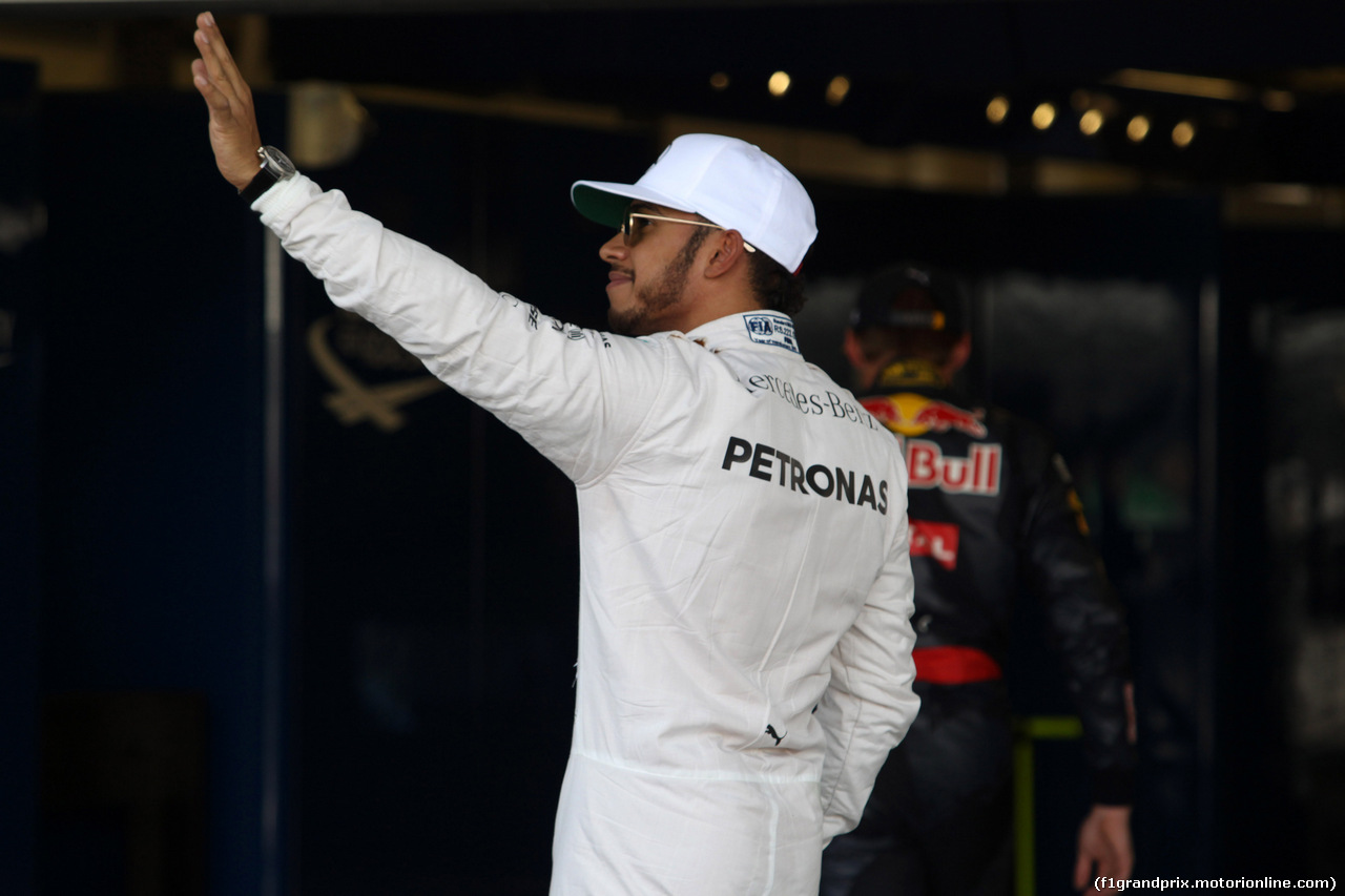 GP MESSICO, 29.10.2016 - Qualifiche, Lewis Hamilton (GBR) Mercedes AMG F1 W07 Hybrid pole position