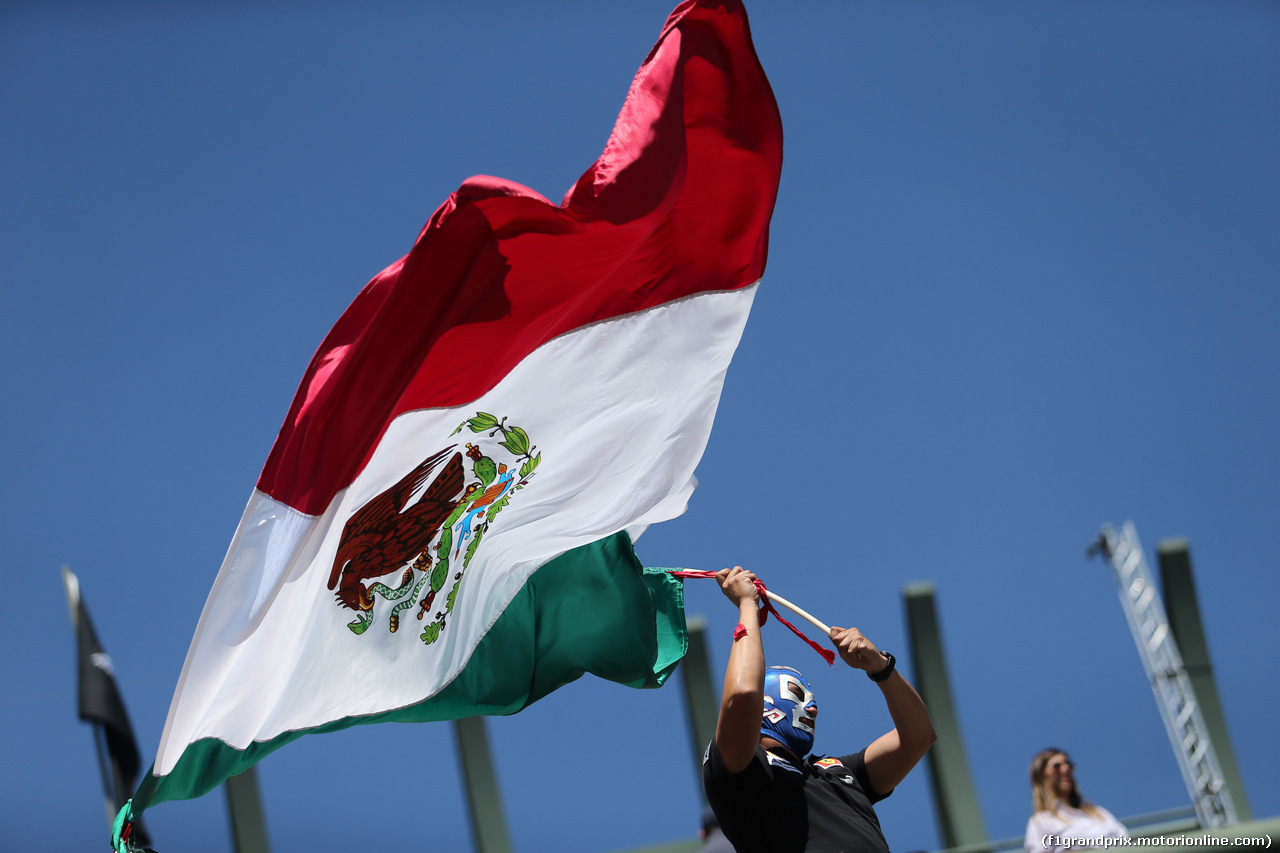 GP MESSICO, 29.10.2016 - Qualifiche, A mexican fan.