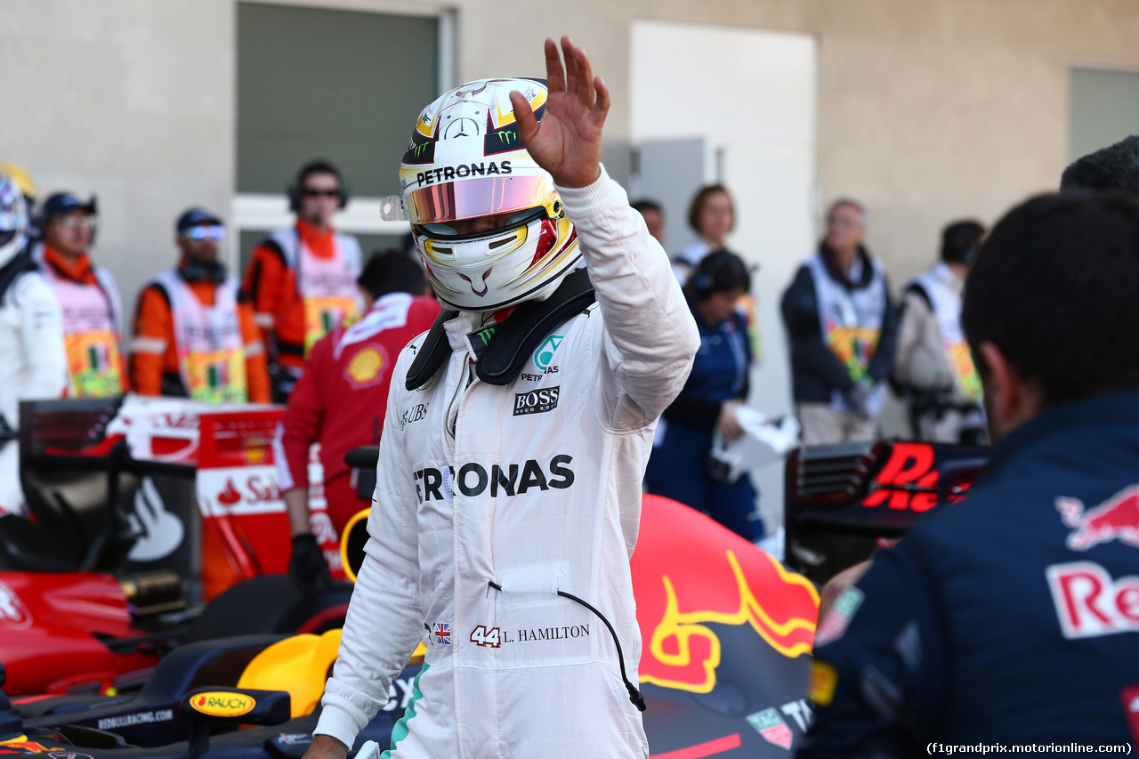 GP MESSICO, 29.10.2016 - Qualifiche, Lewis Hamilton (GBR) Mercedes AMG F1 W07 Hybrid pole position