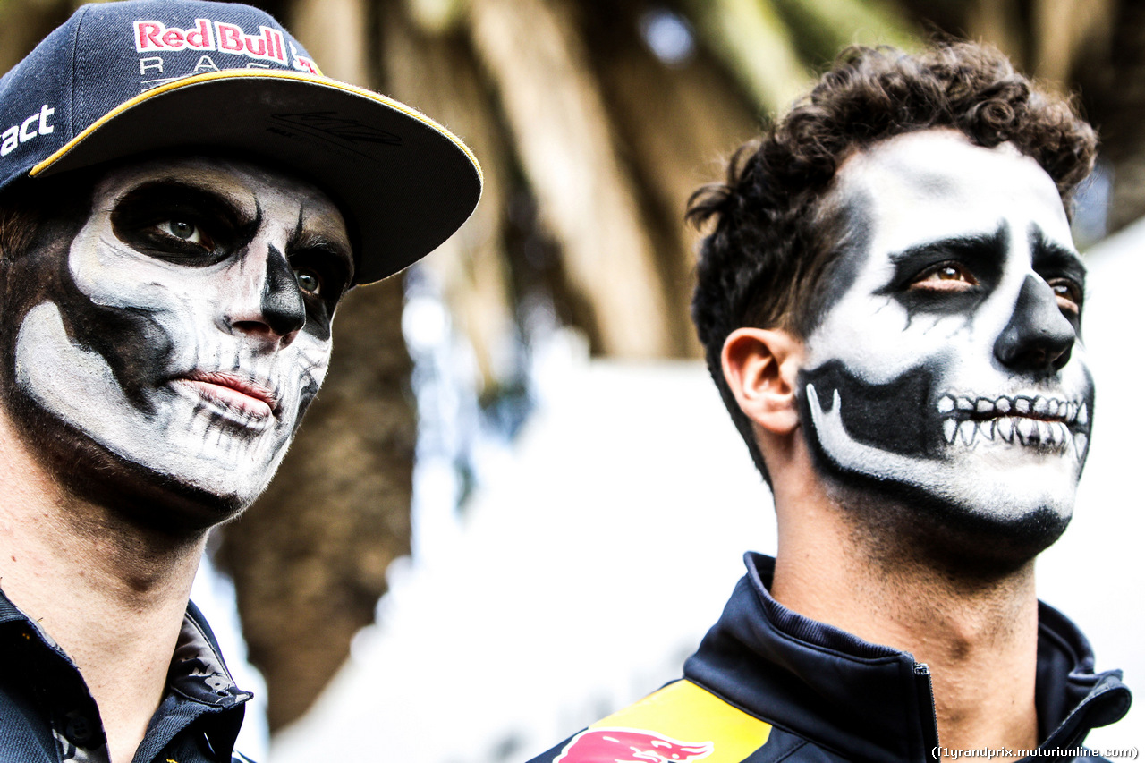 GP MESSICO, (L to R): Max Verstappen (NLD) Red Bull Racing with team mate Daniel Ricciardo (AUS) Red Bull Racing.
27.10.2016. for printed pictures. Every used picture is fee-liable. © Copyright: Bearne / XPB Images