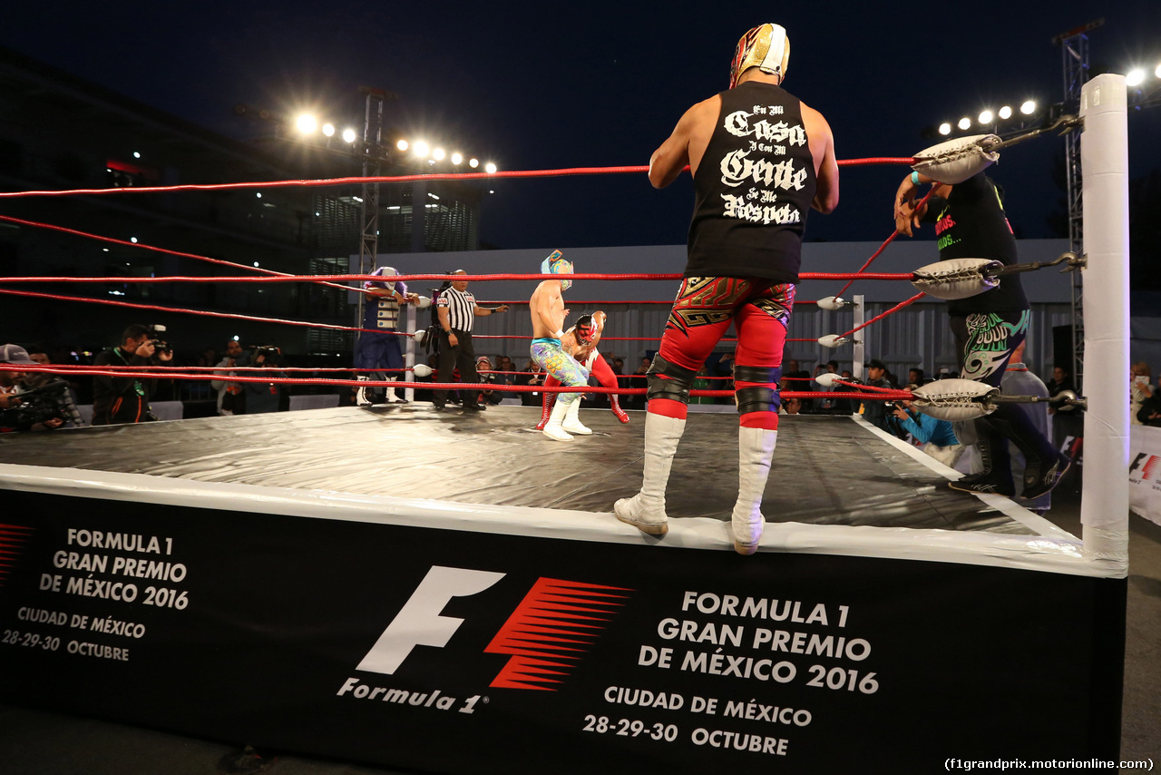 GP MESSICO, Mexican wrestlers in the paddock
27.10.2016.