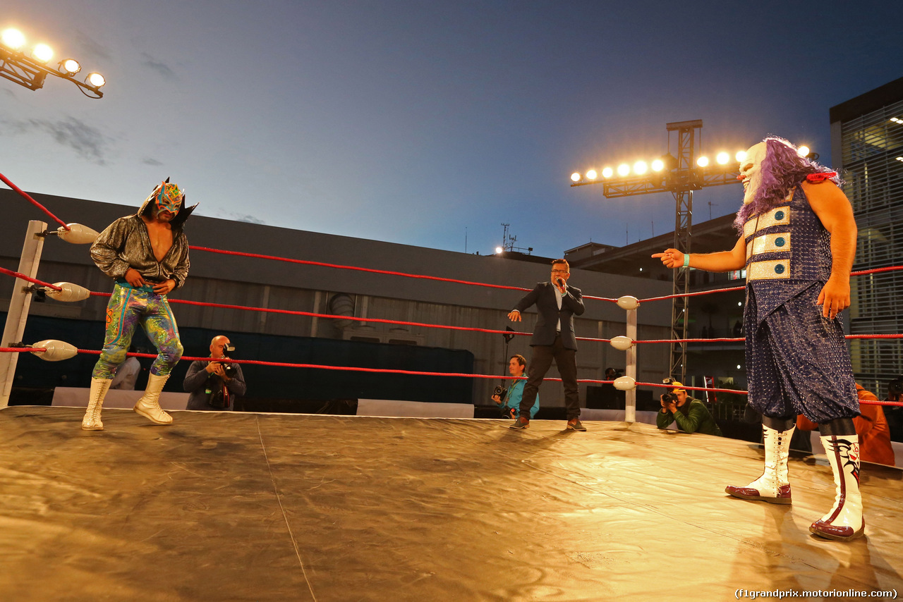 GP MESSICO, Mexican wrestlers in the paddock
27.10.2016.