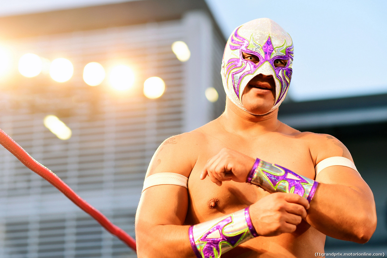 GP MESSICO, Lucha Libre wrestling in the paddock.
27.10.2016.